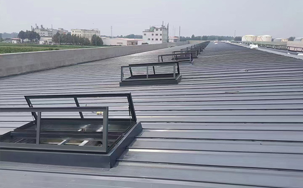 某中学室内体育馆铜川排烟窗改造项目