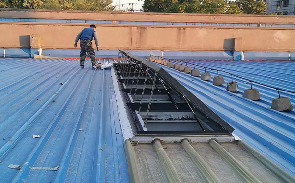 某区域性物流仓储中心铜川排烟窗系统安装项目