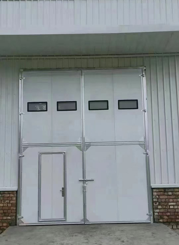 铜川工业门在设备装配车间出入口的实施记录