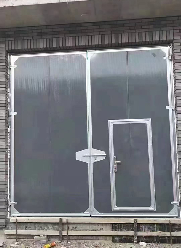 铜川工业平开门在大型设备制造车间的应用实例